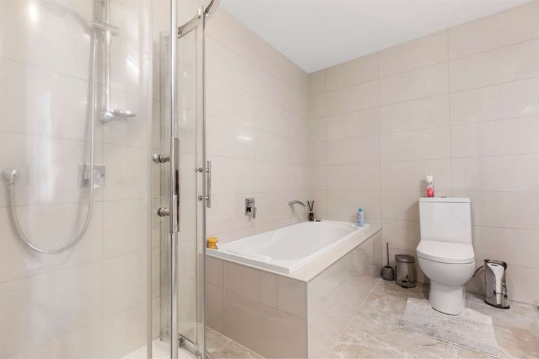 Photo of property in 33 Popokatea Drive, Takanini, 2112