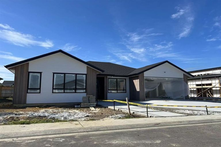 Photo of property in 13 Cutfield Lane, Kumeu, 0810