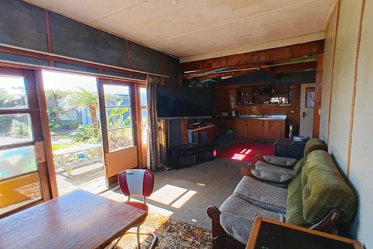 Photo of property in 129 Russell Street, Westport, 7825