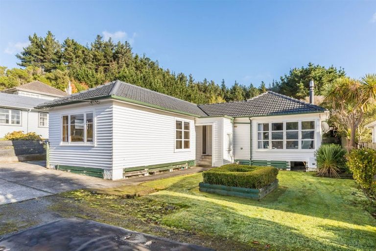 Photo of property in 17 Sharpe Crescent, Wainuiomata, Lower Hutt, 5014