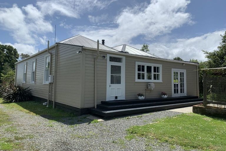 Photo of property in 19 Oxford Street, Marton, 4710