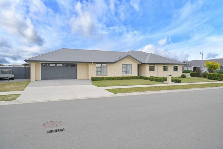 Photo of property in 19 Sutherland Drive, Kaiapoi, 7630