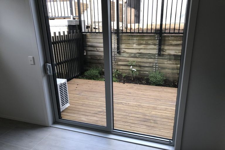 Photo of property in 22 Ceramic Lane, New Lynn, Auckland, 0600