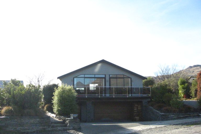 Photo of property in 2 Redwood Court, Kelvin Heights, Queenstown, 9300