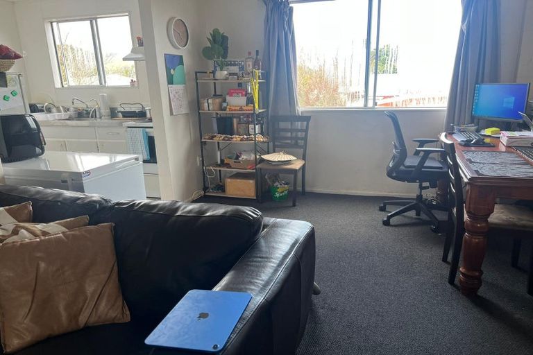 Photo of property in 7/19 Pirie Crescent, Moera, Lower Hutt, 5010