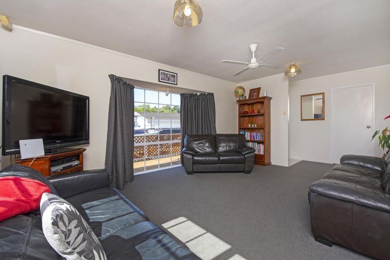 Photo of property in 58 De Quincey Terrace, Highland Park, Auckland, 2010