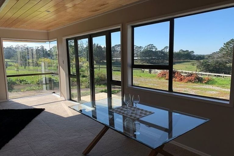 Photo of property in 63 Tawa Road, Kumeu, 0891
