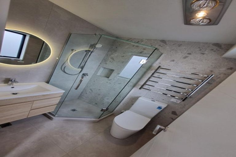 Photo of property in 1e Currey Crescent, Milford, Auckland, 0620