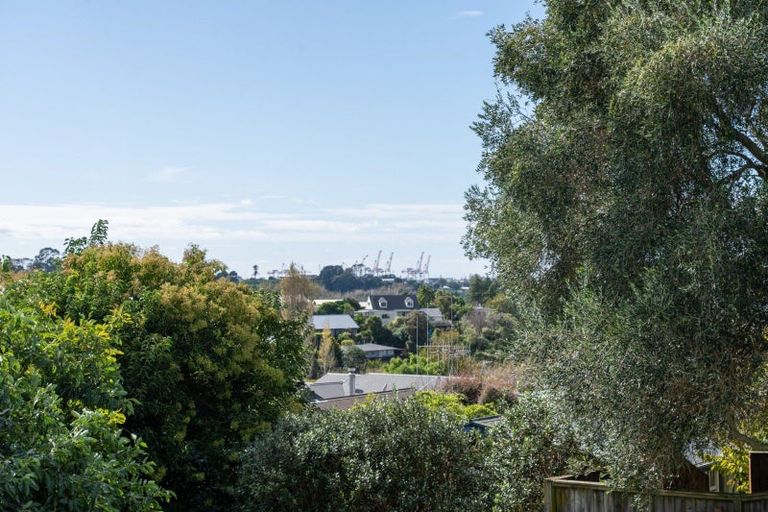 Photo of property in 8 Lorna Place, Brookfield, Tauranga, 3110