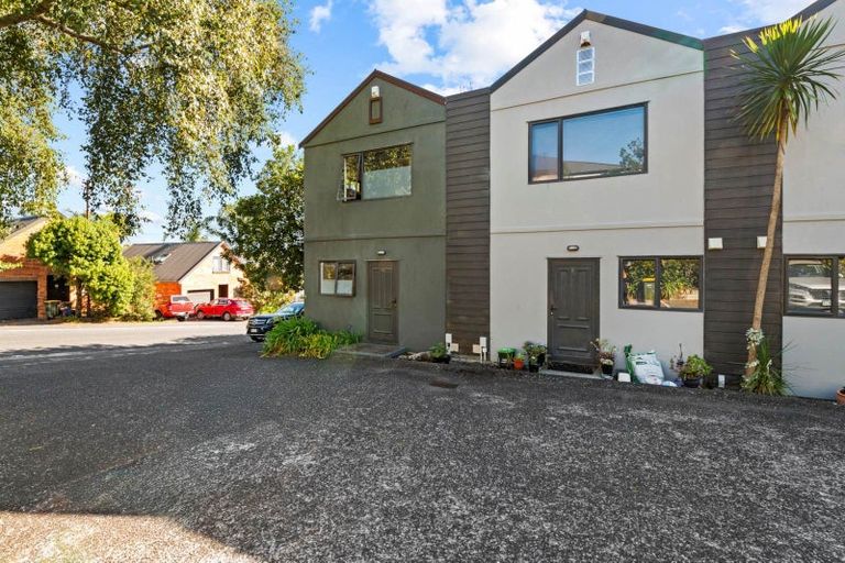 Photo of property in 1/44 Fields Parade, Oteha, Auckland, 0632