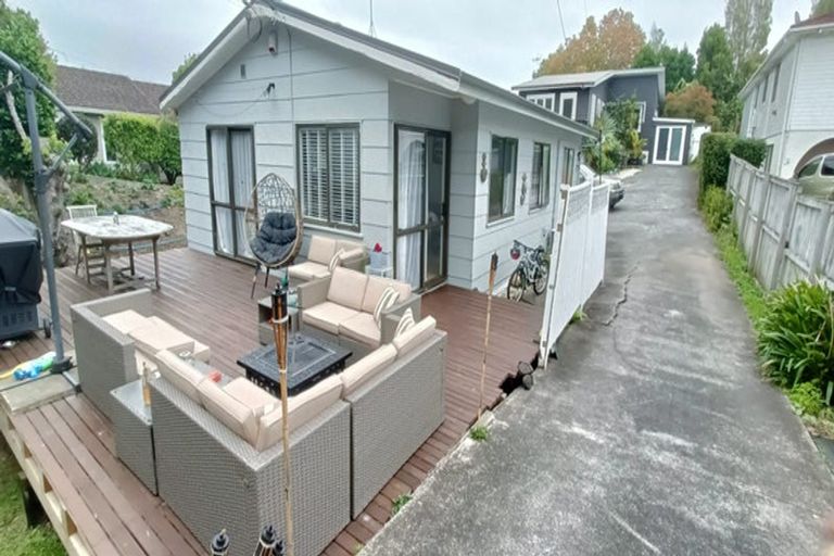 Photo of property in 2/213 Lake Road, Belmont, Auckland, 0622