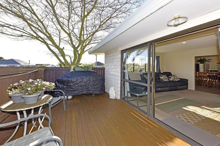Photo of property in 23 Roberts Road, Hei Hei, Christchurch, 8042