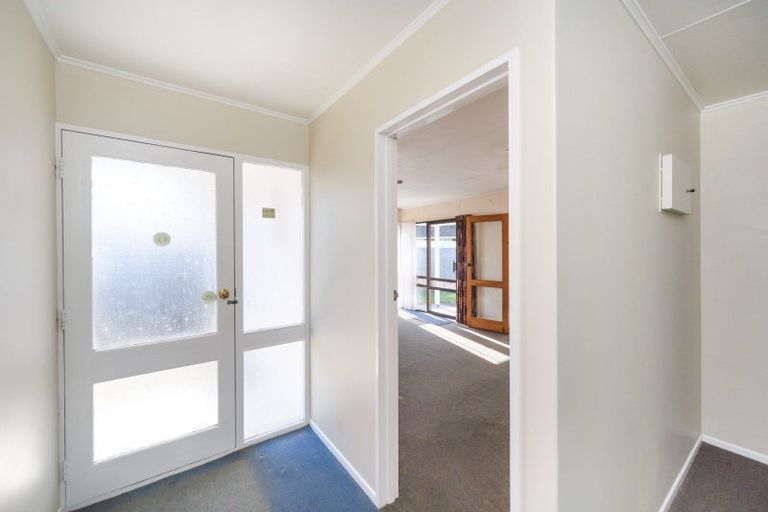 Photo of property in 18 Westmere Place, Takaro, Palmerston North, 4412