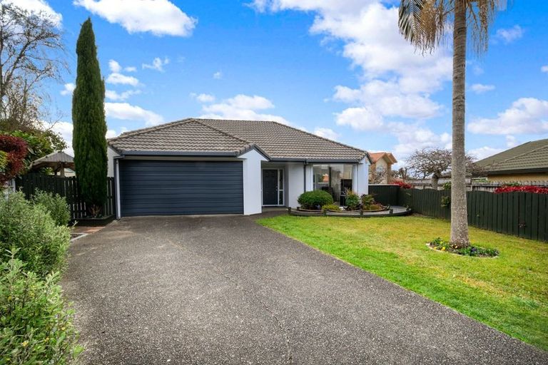 Photo of property in 39 Suncrest Drive, West Harbour, Auckland, 0618