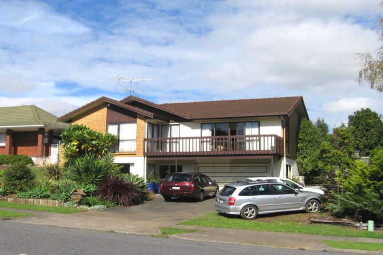 Photo of property in 10 Loloma Drive, Half Moon Bay, Auckland, 2012