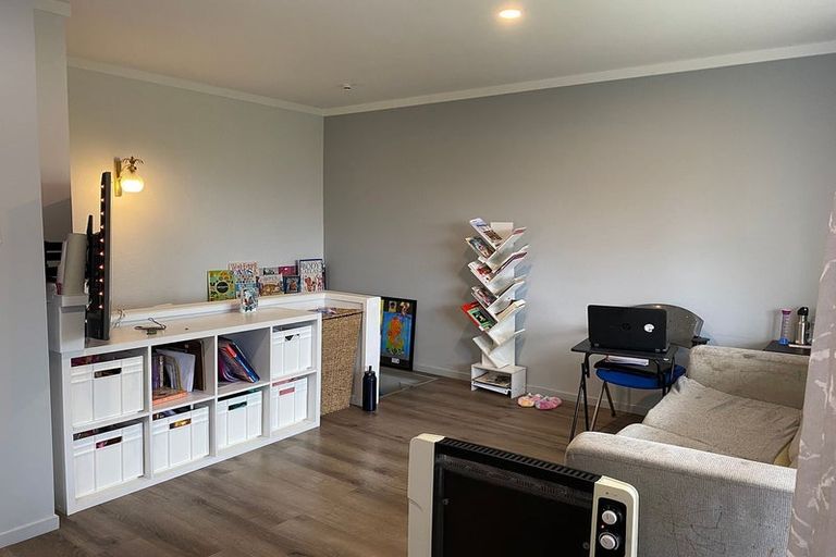 Photo of property in 2/366a Glenfield Road, Glenfield, Auckland, 0629