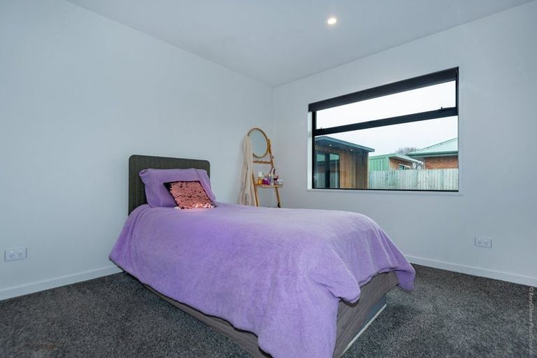 Photo of property in 14 Blue Gum Place, New Brighton, Christchurch, 8083