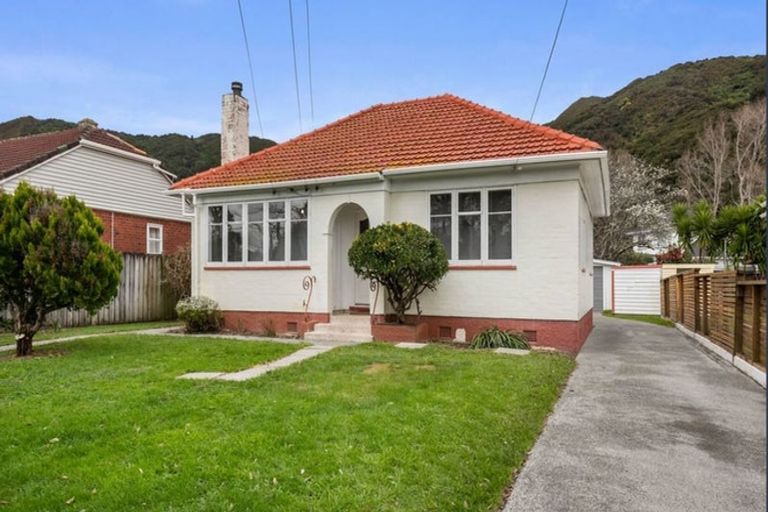 Photo of property in 15 Freyberg Street, Waterloo, Lower Hutt, 5011