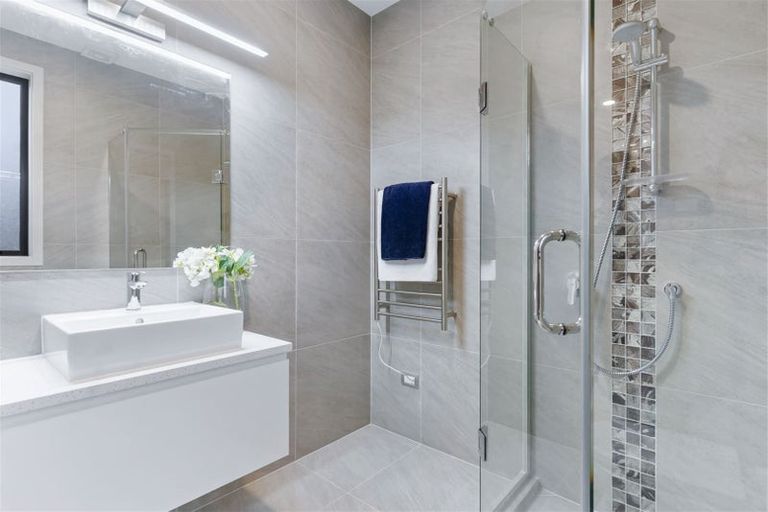 Photo of property in 11 Headland Drive, Long Bay, Auckland, 0630