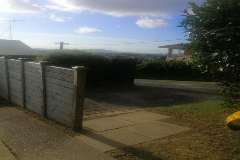 Photo of property in 1/613 Glenfield Road, Totara Vale, Auckland, 0629