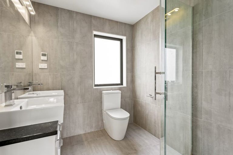 Photo of property in 3 Crompton Place, Orewa, 0931