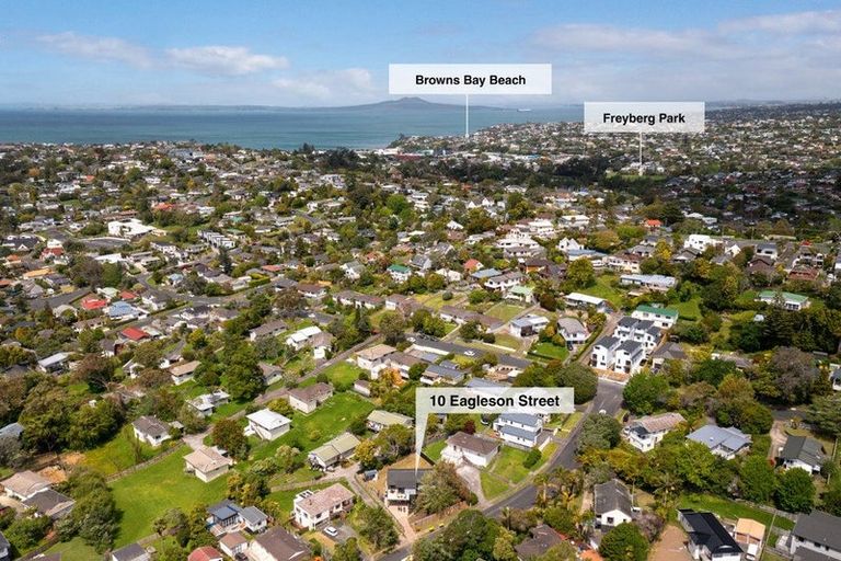 Photo of property in 10 Eagleson Street, Northcross, Auckland, 0632