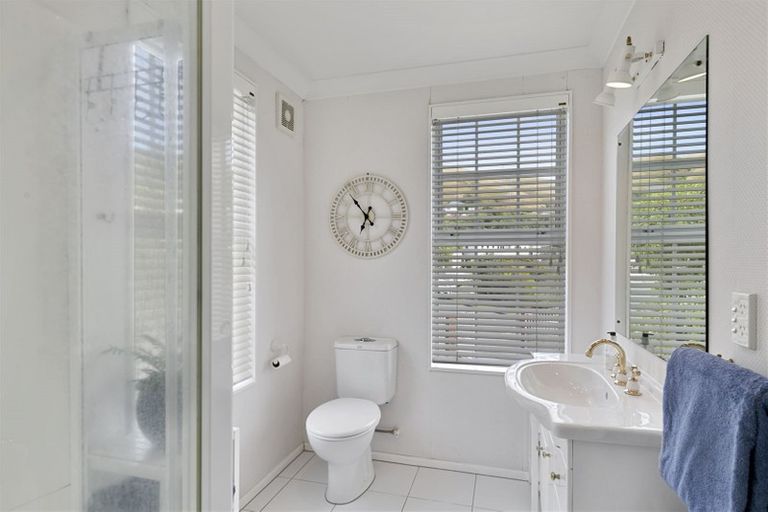 Photo of property in 21 Claverton Grove, Churton Park, Wellington, 6037