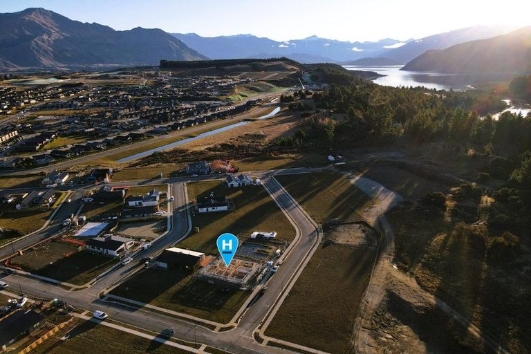 Photo of property in 14 Moonstone Street, Albert Town, Wanaka, 9305