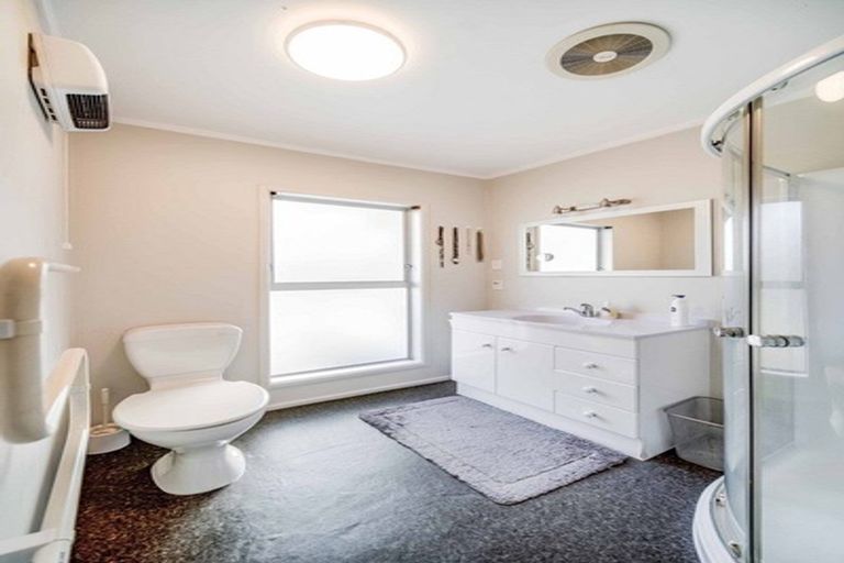 Photo of property in 10 Snowden Place, Opaheke, Papakura, 2113