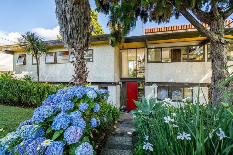 Photo of property in 2/30 Browns Bay Road, Rothesay Bay, Auckland, 0630