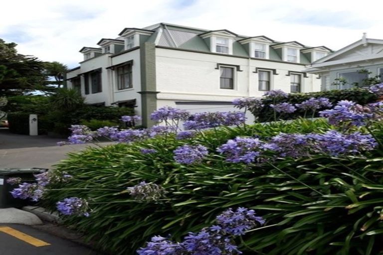 Photo of property in 16a Hadfield Terrace, Kelburn, Wellington, 6012