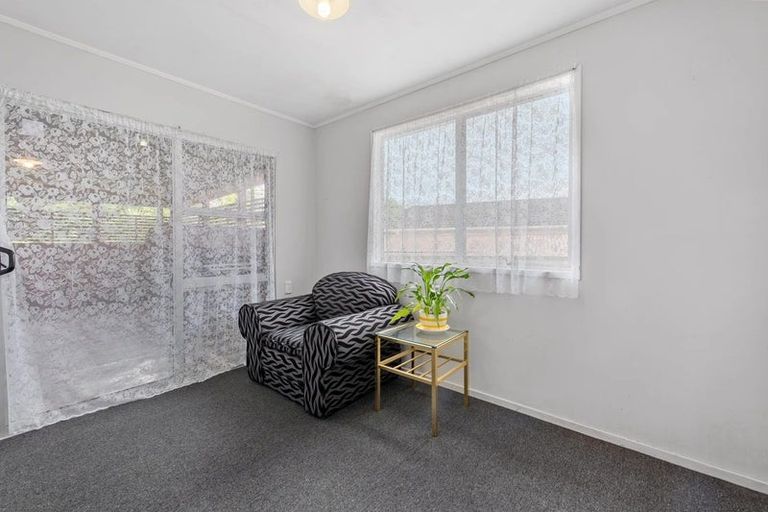 Photo of property in 22 Becker Drive, Weymouth, Auckland, 2103