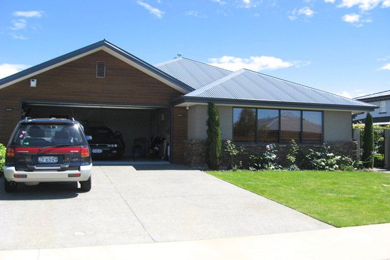 Photo of property in 8 Jasper Place, Northwood, Christchurch, 8051