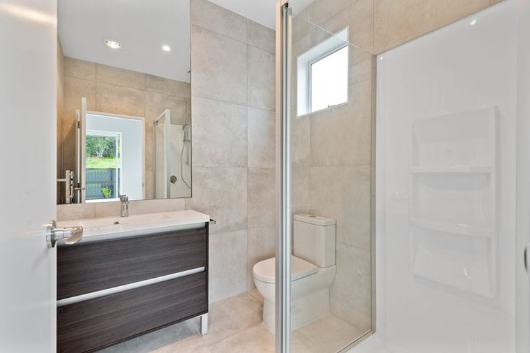 Photo of property in 28 Taikura Avenue, Red Beach, 0932