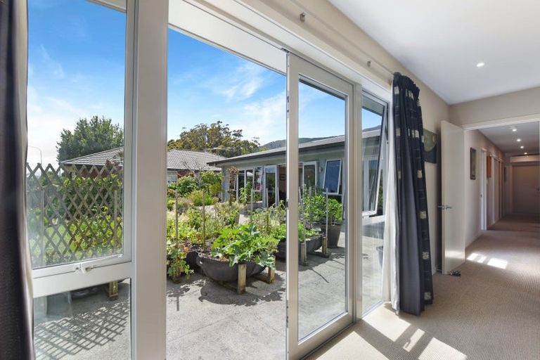 Photo of property in 4 Weka Place, Picton, 7220