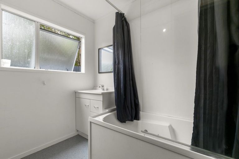 Photo of property in 99 Kemp Road, Massey, Auckland, 0614