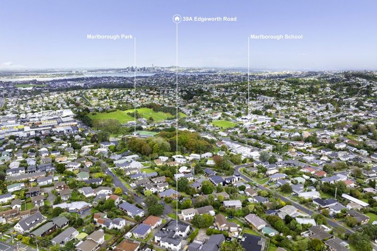 Photo of property in 39a Edgeworth Road, Glenfield, Auckland, 0629