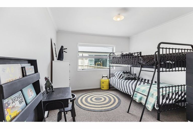 Photo of property in 19 Cresswell Place, Johnsonville, Wellington, 6037