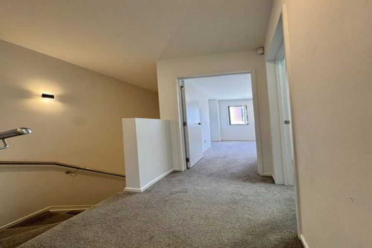 Photo of property in 83 Morihana Close, Glen Eden, 0602