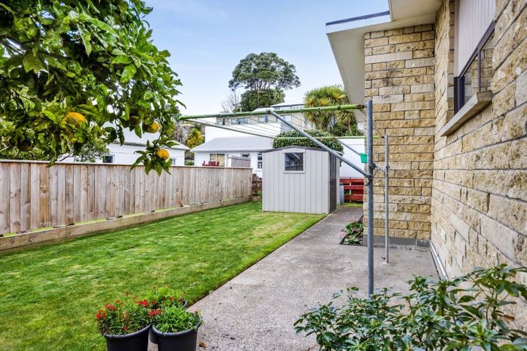 Photo of property in 65 Belt Road, New Plymouth, 4310