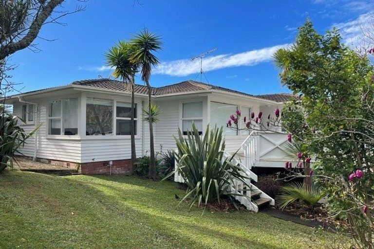 Photo of property in 15 Agincourt Street, Glenfield, Auckland, 0629