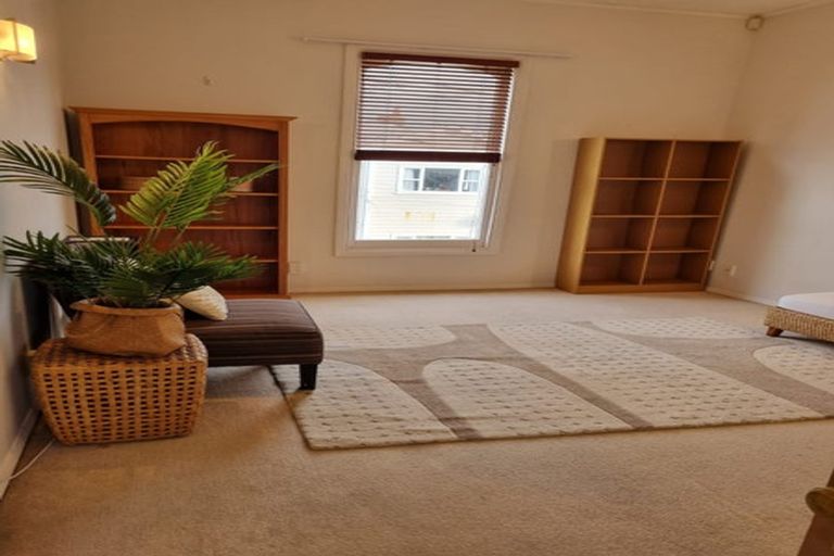 Photo of property in 83 Pirie Street, Mount Victoria, Wellington, 6011