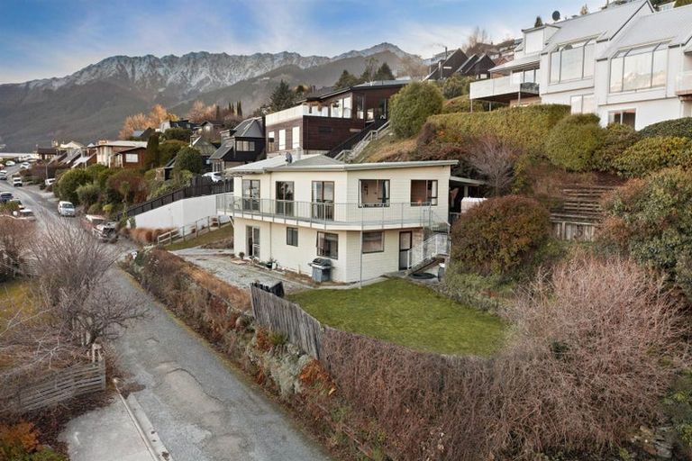 Photo of property in 28 Earnslaw Terrace, Queenstown, 9300