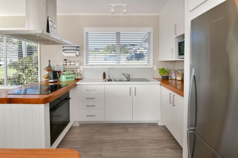 Photo of property in 972 Whangaparaoa Road, Manly, Whangaparaoa, 0930