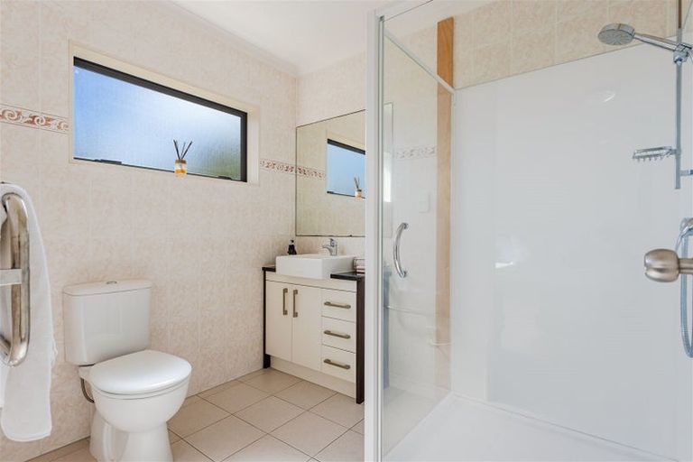 Photo of property in 59a Hewlett Road, Massey, Auckland, 0614