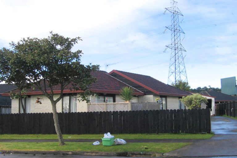 Photo of property in 8 Heathridge Place, Burswood, Auckland, 2013