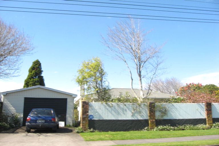 Photo of property in 13 Queens Road, Glen Avon, New Plymouth, 4312