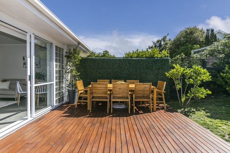 Photo of property in 35 Akaroa Drive, Maupuia, Wellington, 6022