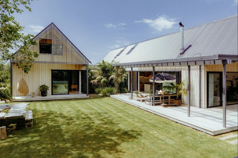 Photo of property in 16 Shearwater Lane, Point Wells, 0986