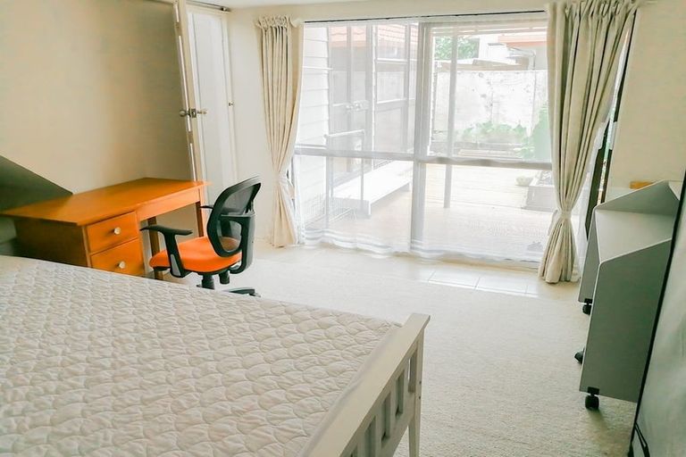 Photo of property in 1/56 Roberts Road, Glenfield, Auckland, 0629